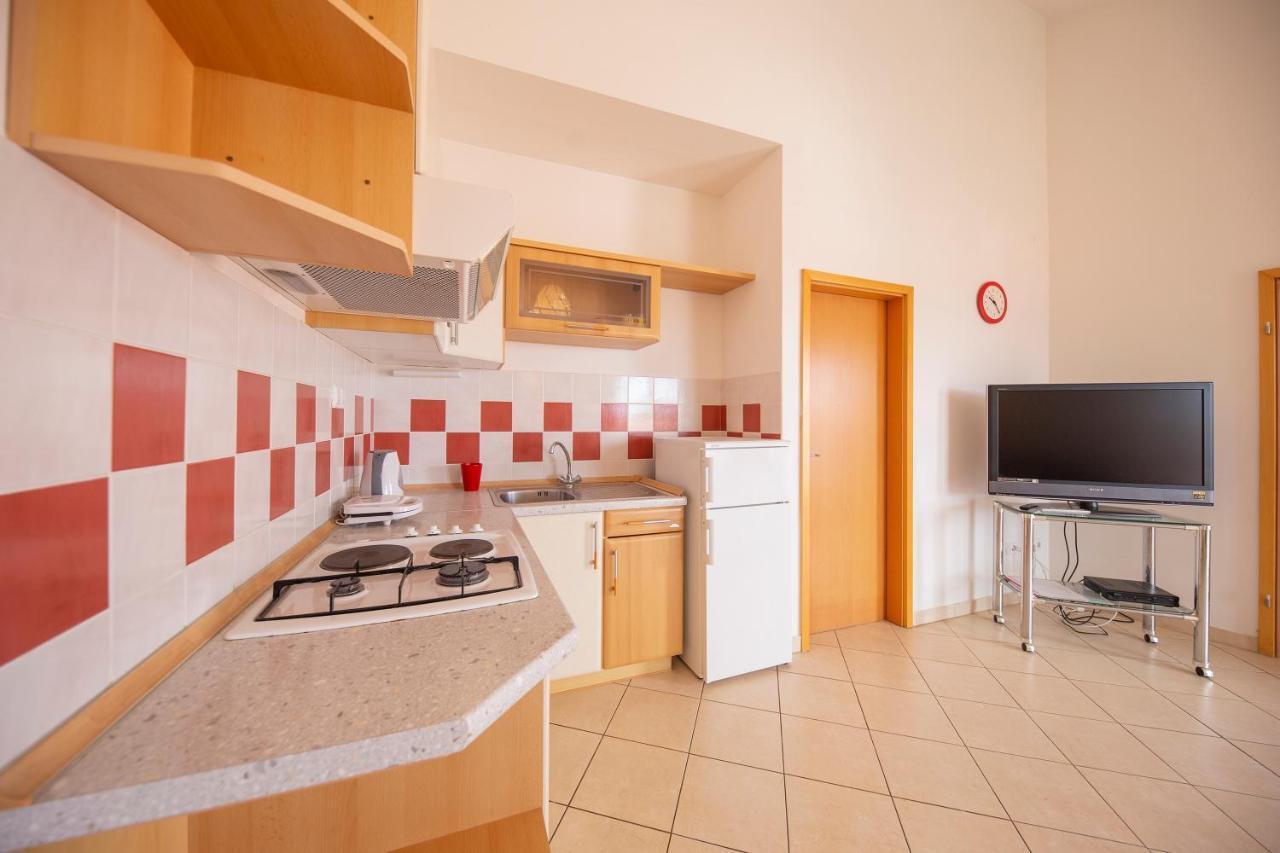 Apartments Leonarda Murter Bagian luar foto